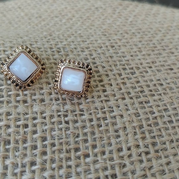 Alquimia Jewelry - GOLD MOTHER OF PEARL BOHO STUDS EARRINGS SET